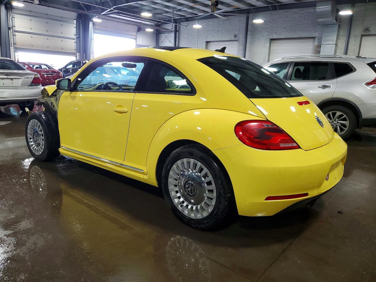 2015 VOLKSWAGEN BEETLE — фото 2