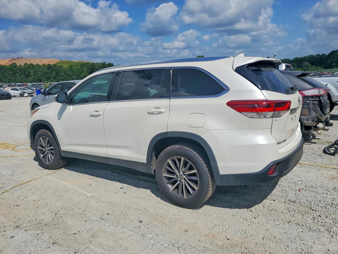2019 TOYOTA HIGHLANDER — фото 2