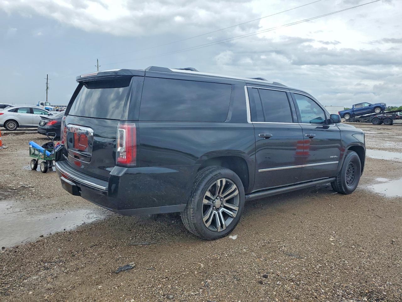 2019 GMC YUKON — фото 3