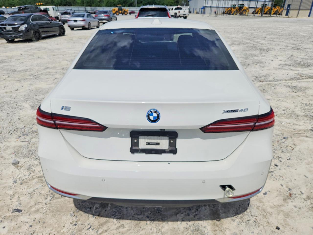 2025 BMW I5 — фото 6