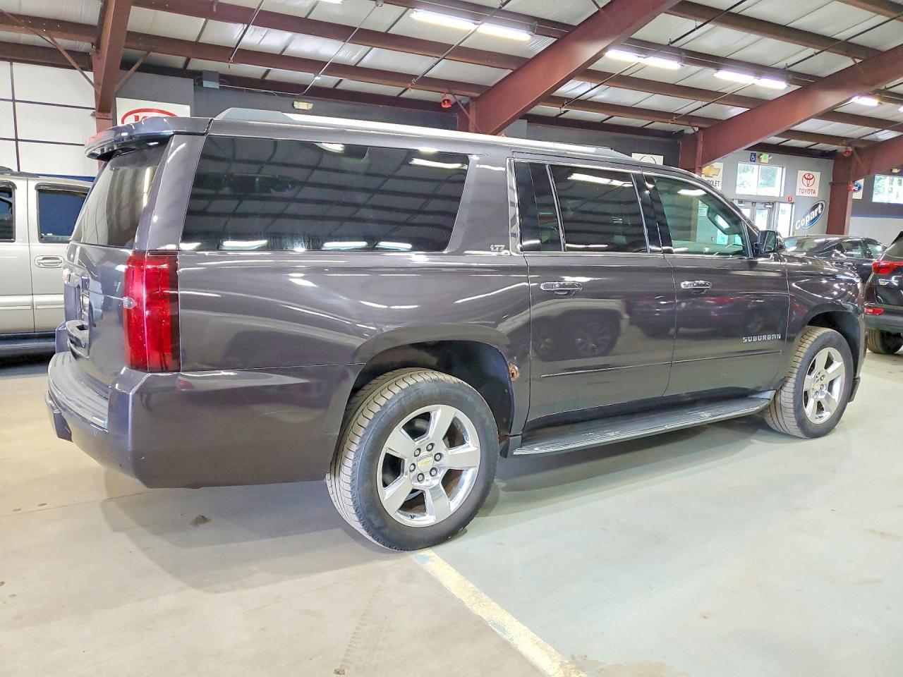 2015 CHEVROLET SUBURBAN — фото 3