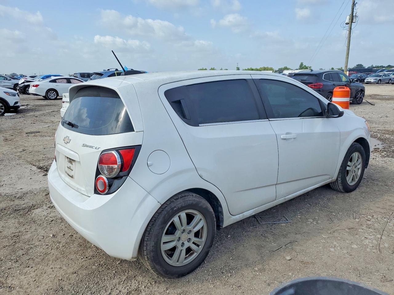 2016 CHEVROLET SONIC — фото 3