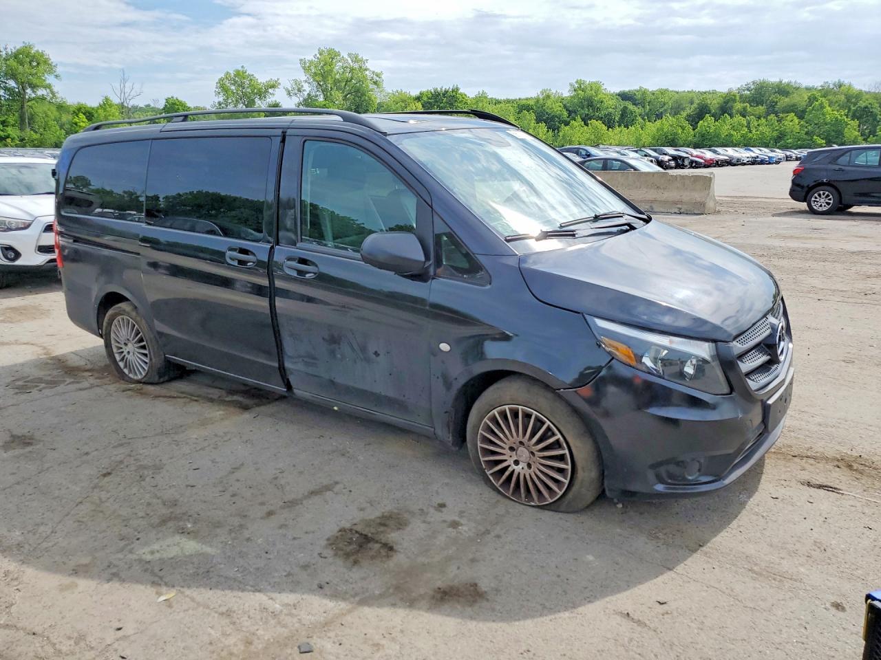 2017 MERCEDES-BENZ METRIS — фото 4
