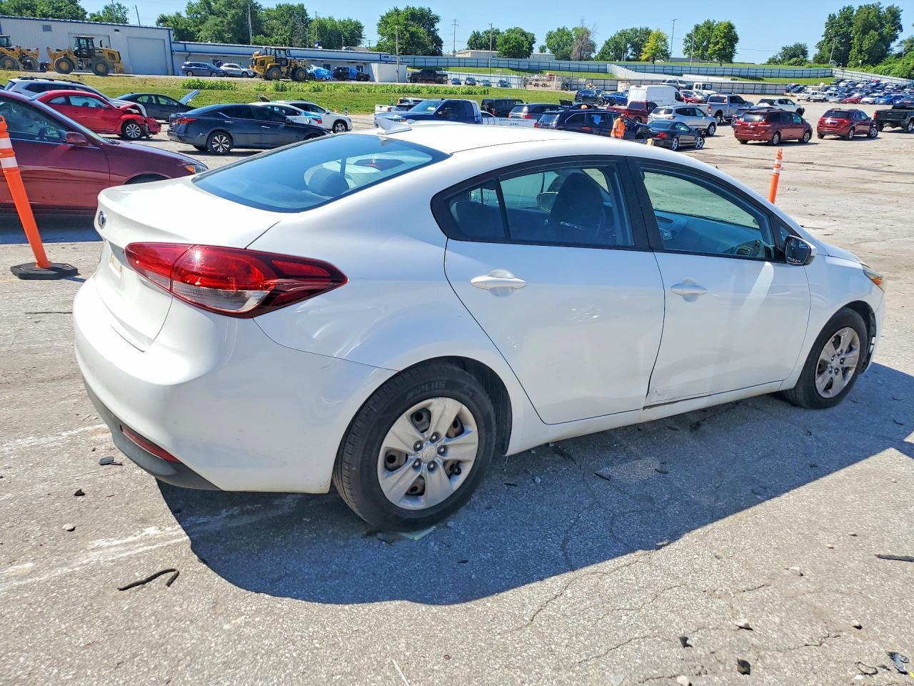 2018 KIA FORTE — фото 3