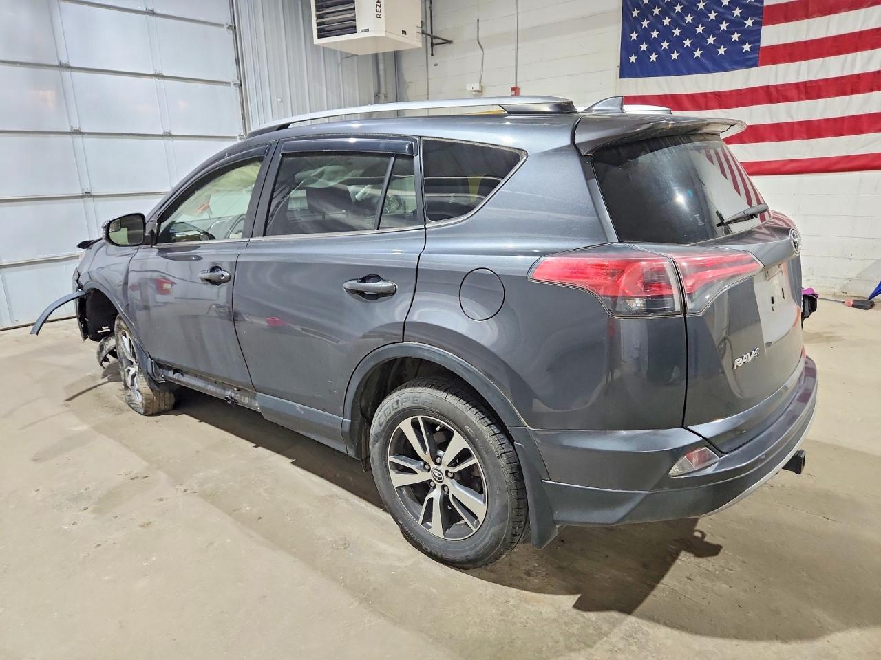 2017 TOYOTA RAV4 — фото 2