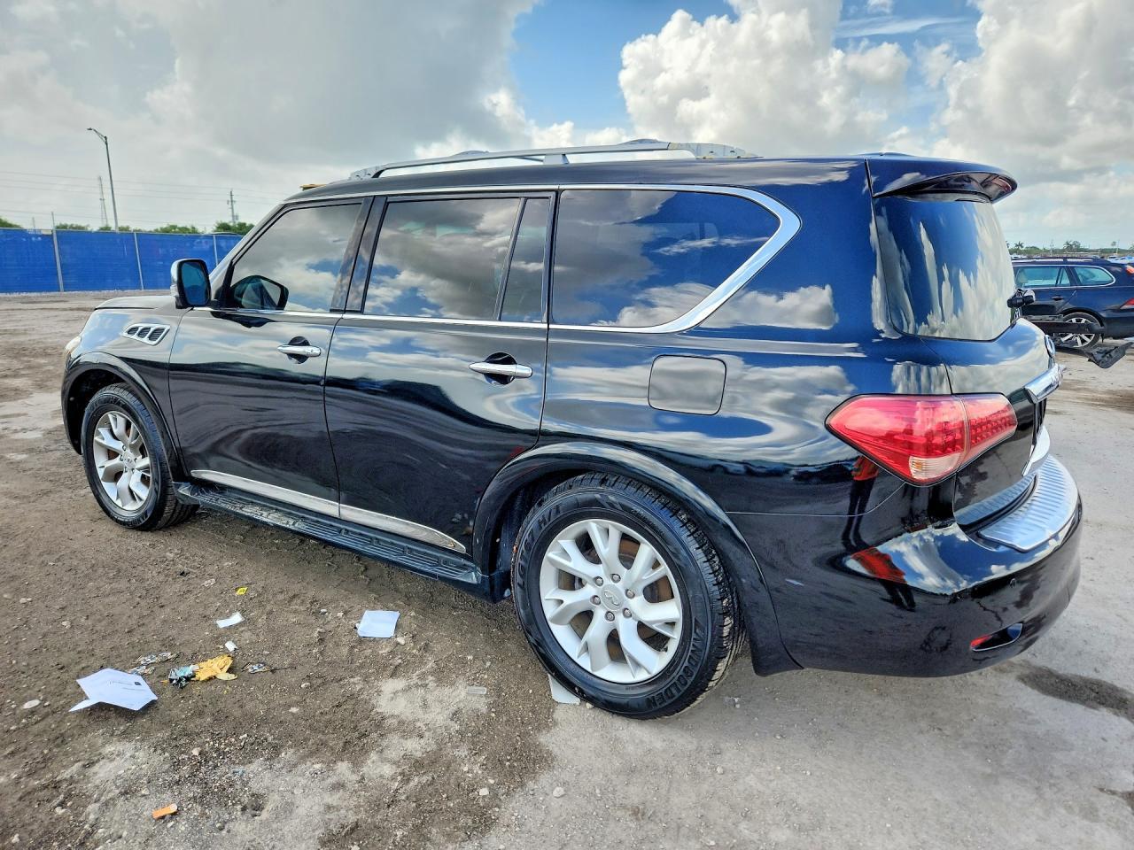 2011 INFINITI QX56 — фото 2