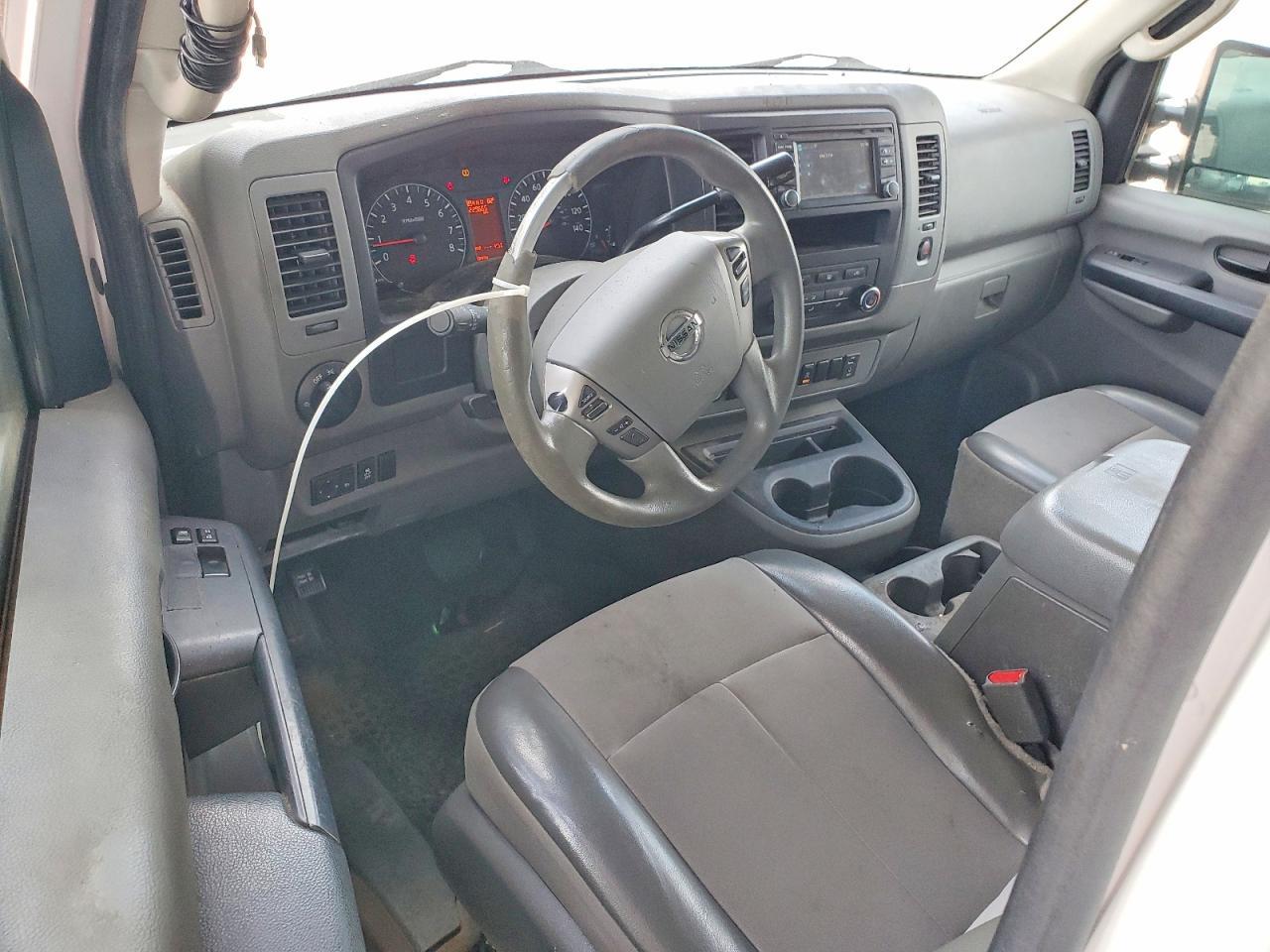 2015 NISSAN NV2500 — фото 8