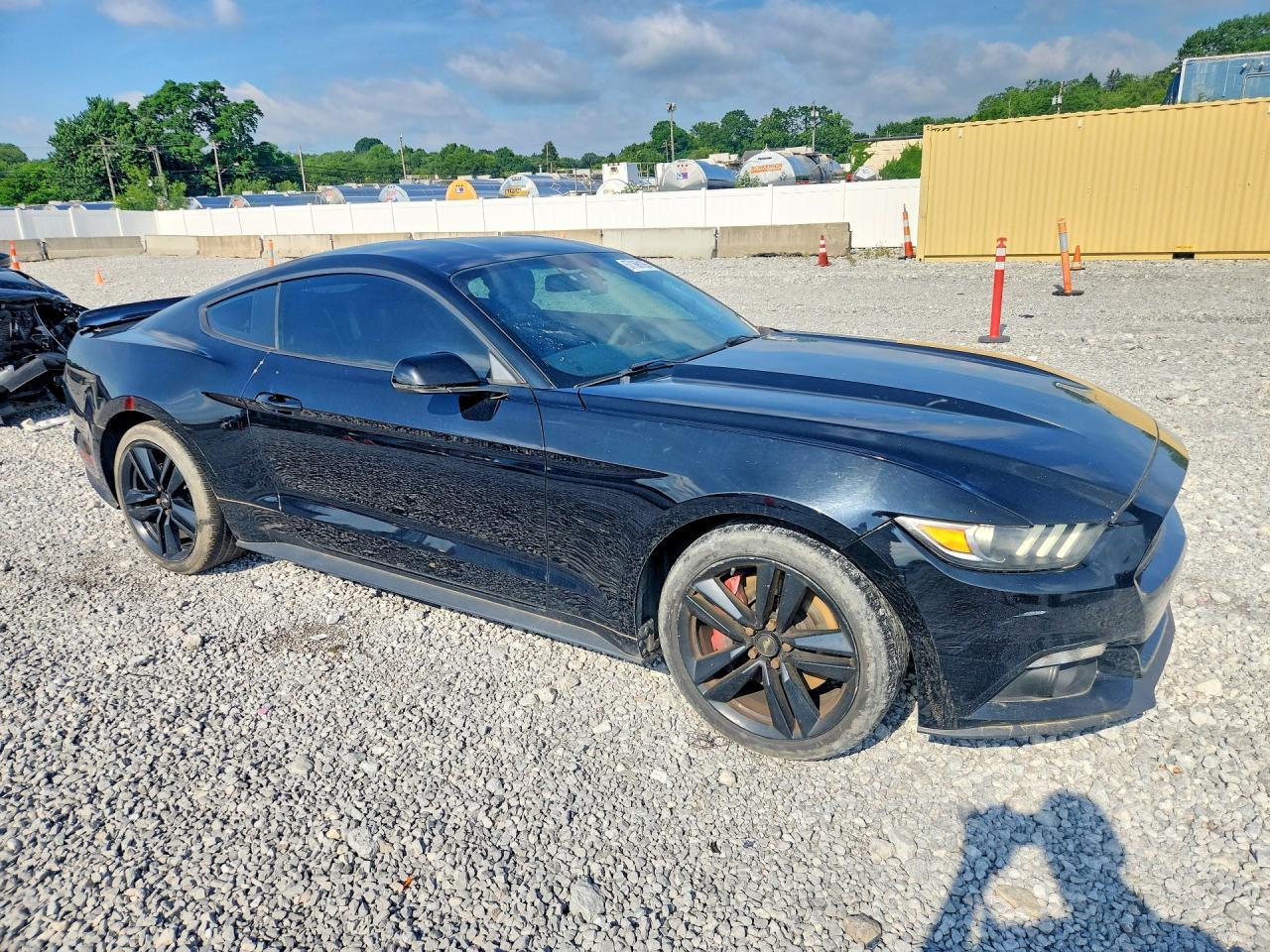 FORD MUSTANG