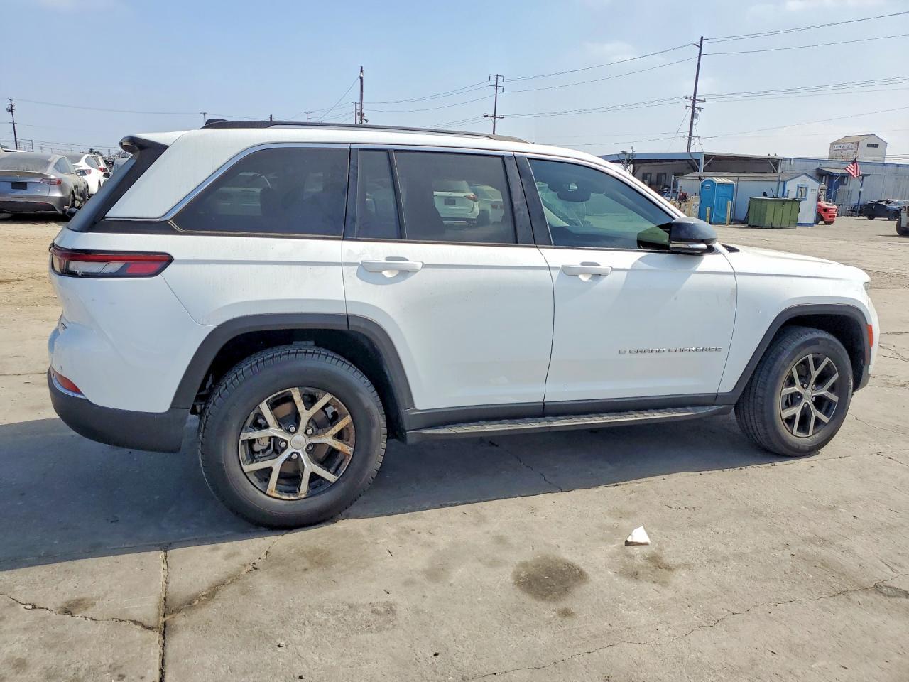 2023 JEEP GRAND CHEROKEE — фото 3