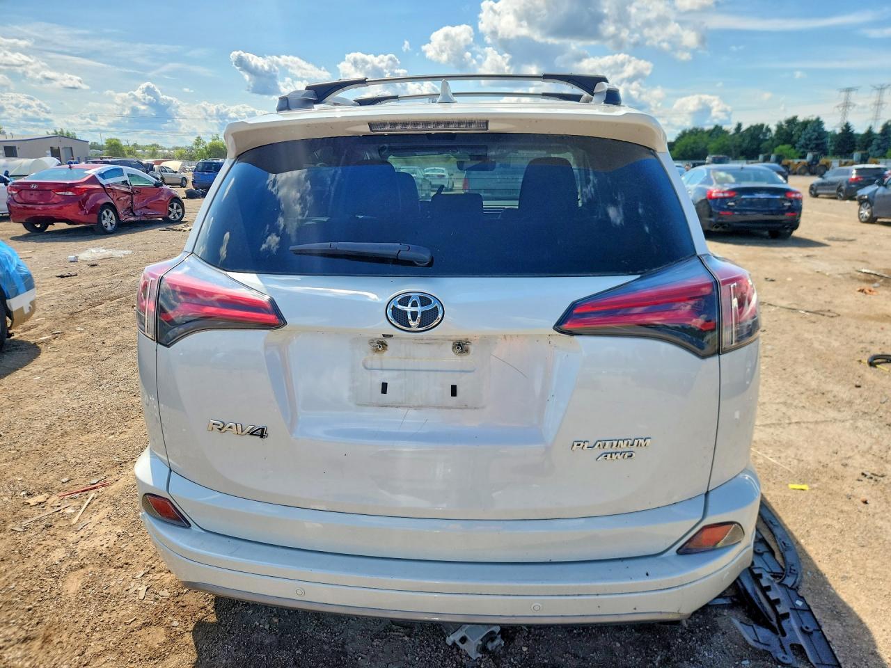 2017 TOYOTA RAV4 — фото 6