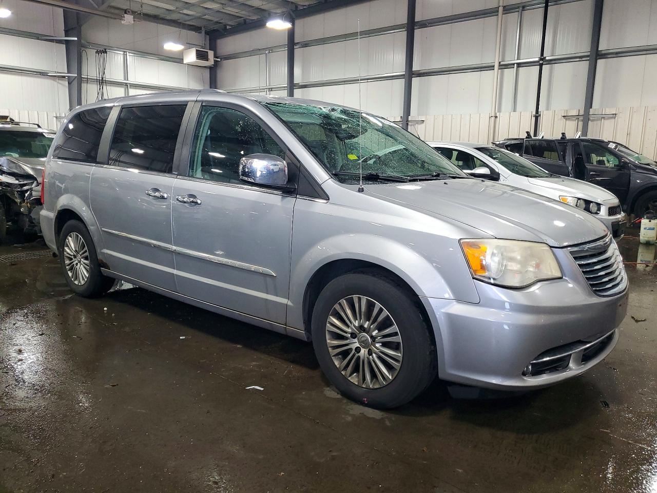 2013 CHRYSLER TOWN & COUNTRY — фото 4