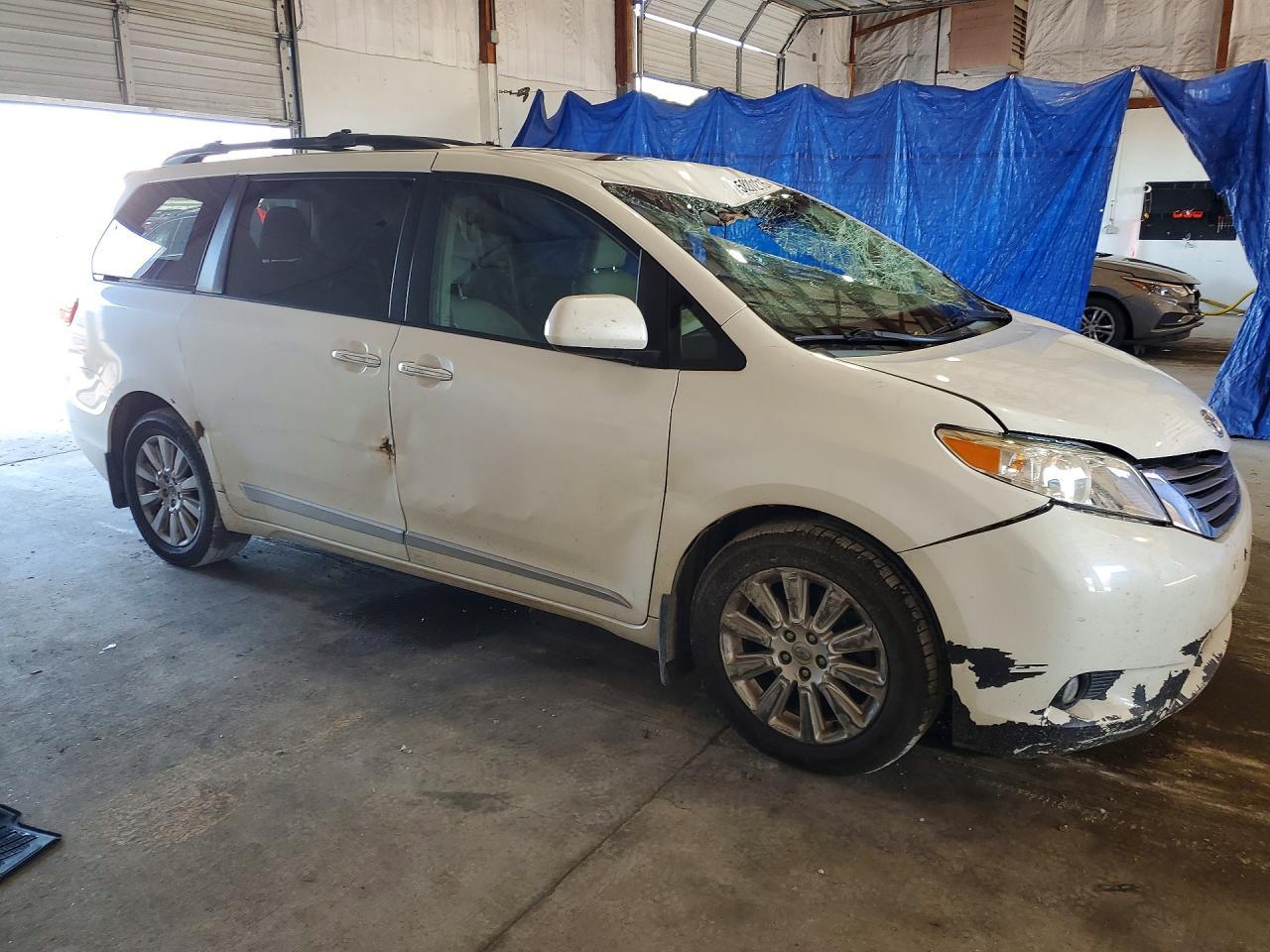 2015 TOYOTA SIENNA — фото 4