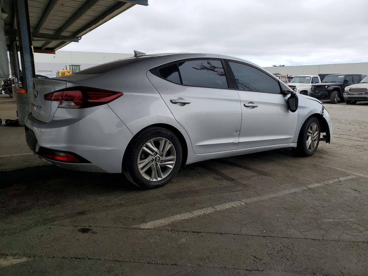 2019 HYUNDAI ELANTRA — фото 3