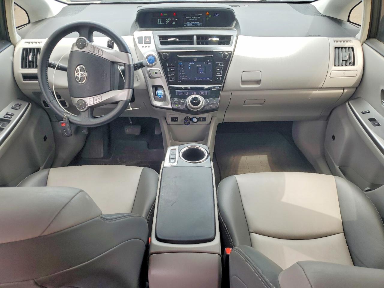 2017 TOYOTA PRIUS V — фото 8