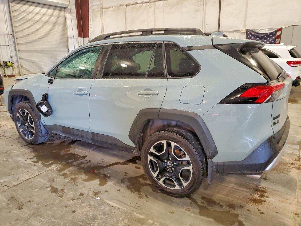 2019 TOYOTA RAV4 — фото 2