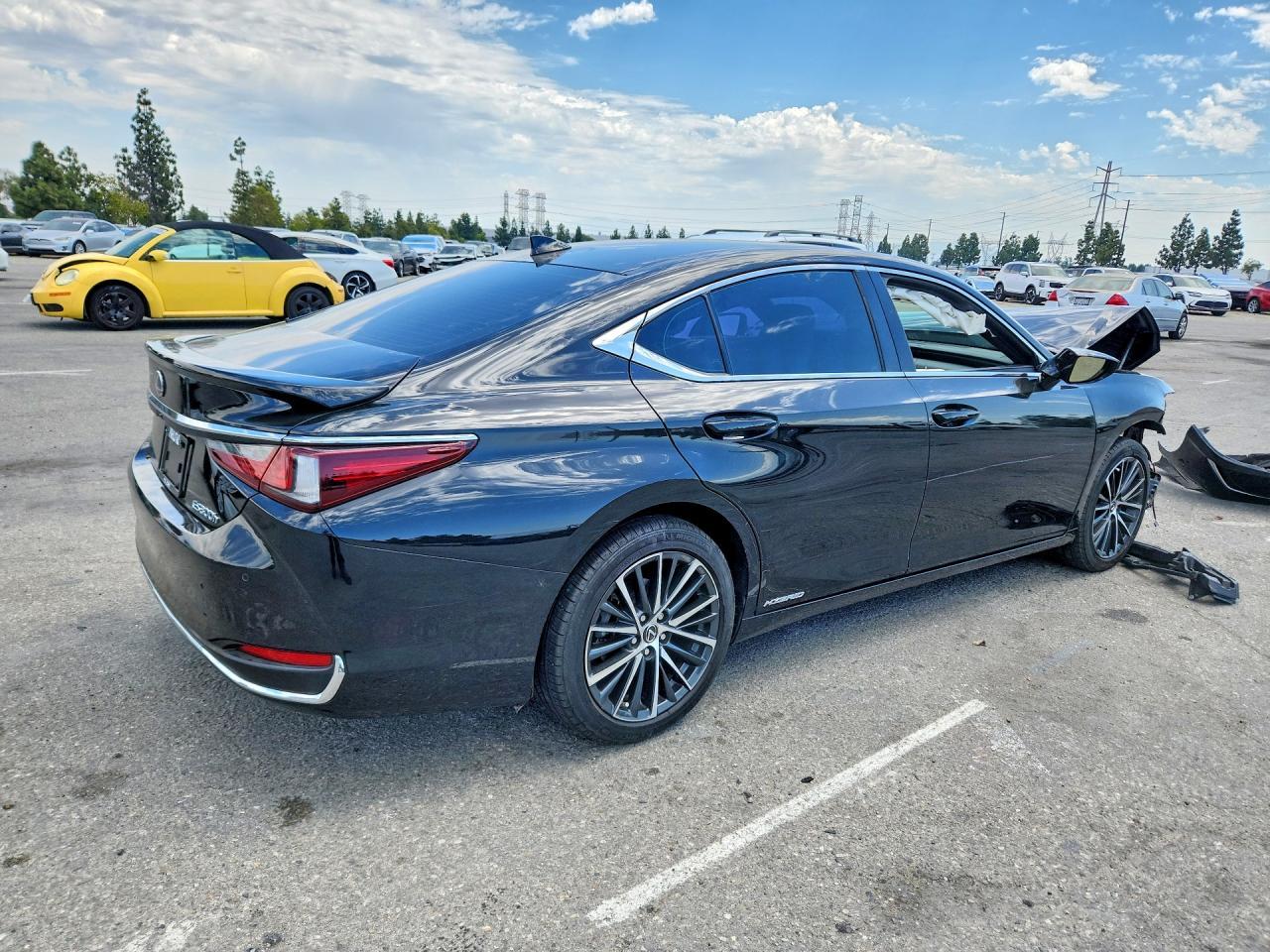2022 LEXUS ES 300H — фото 3