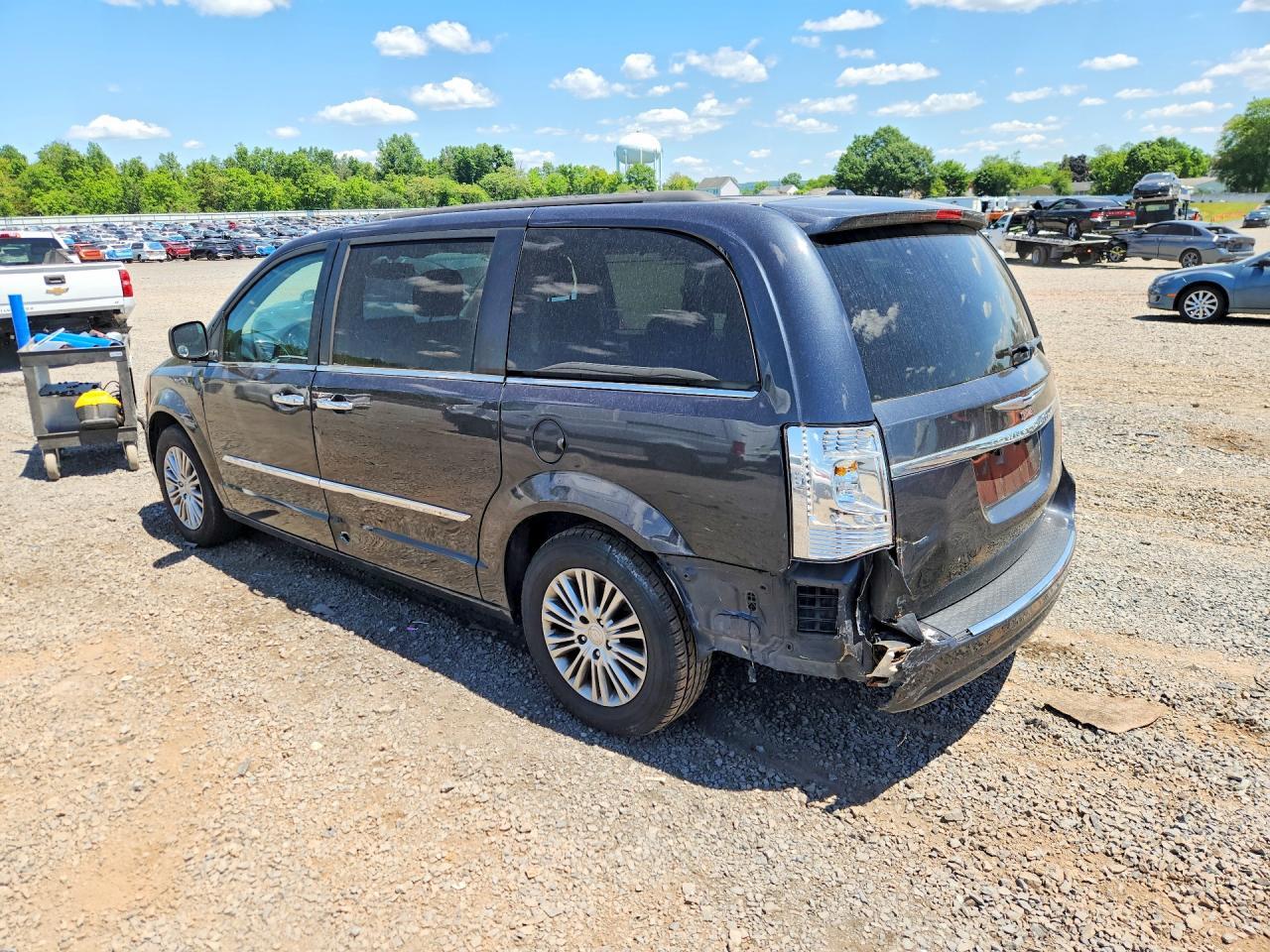 CHRYSLER TOWN & COUNTRY
