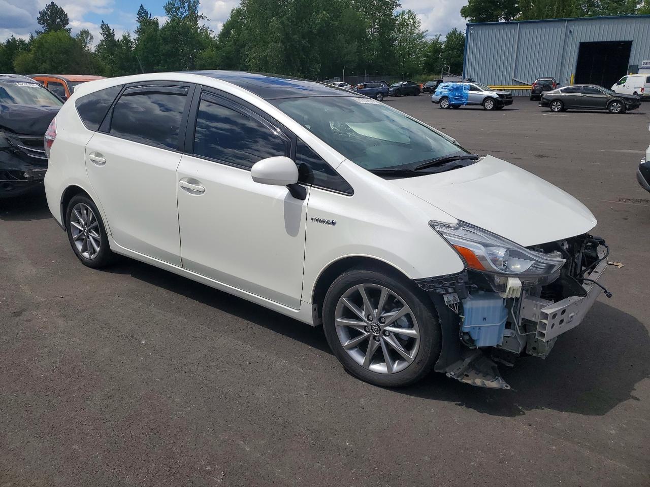 2017 TOYOTA PRIUS V — фото 4