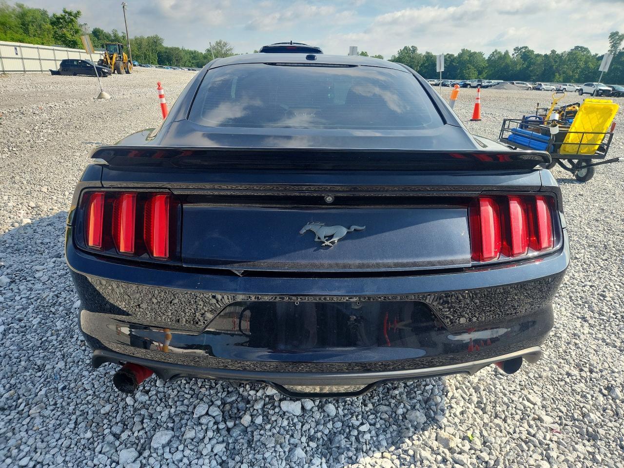 FORD MUSTANG