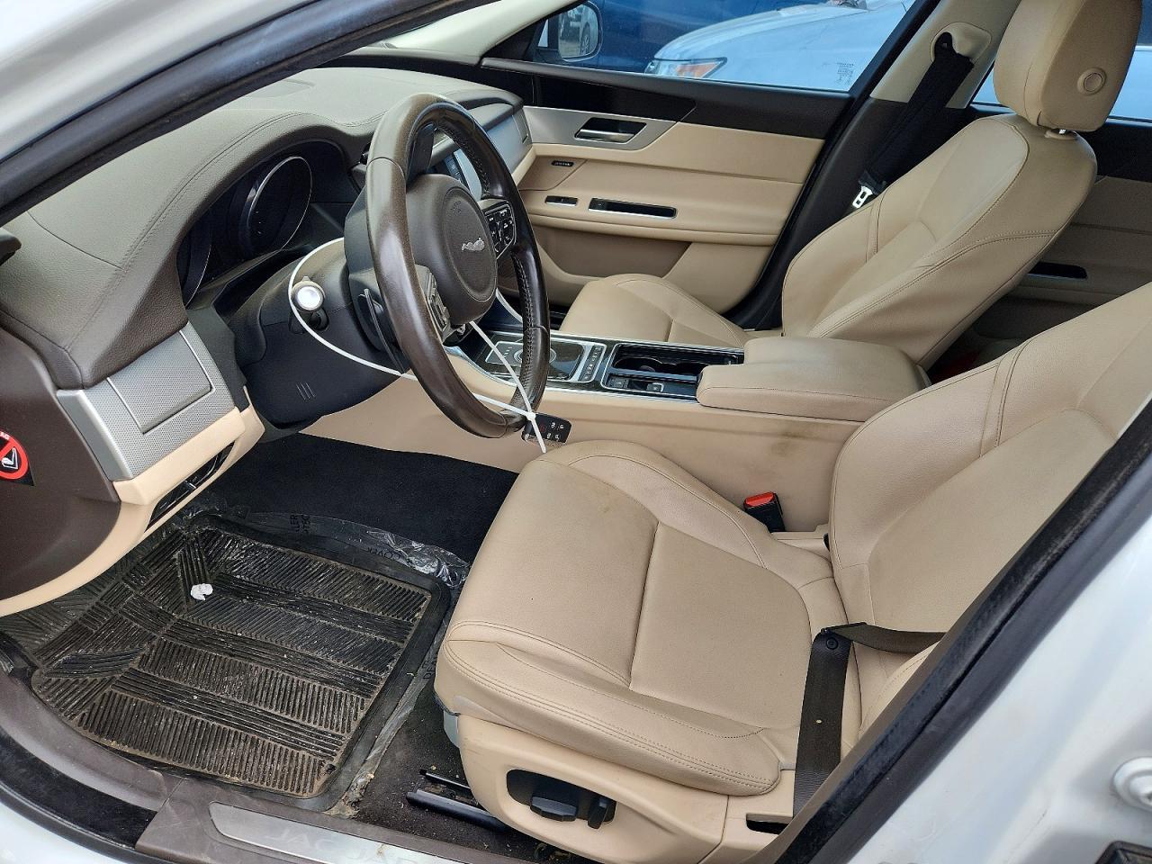 2016 JAGUAR XF — фото 7