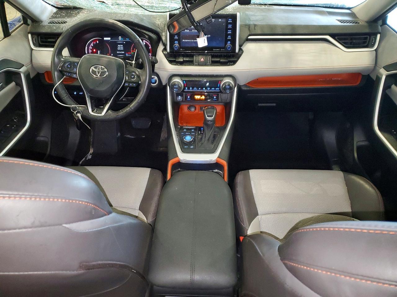 2019 TOYOTA RAV4 — фото 8