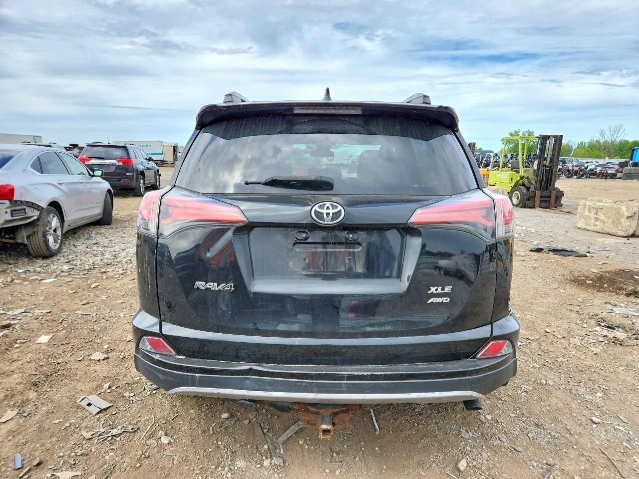 2017 TOYOTA RAV4 — фото 6
