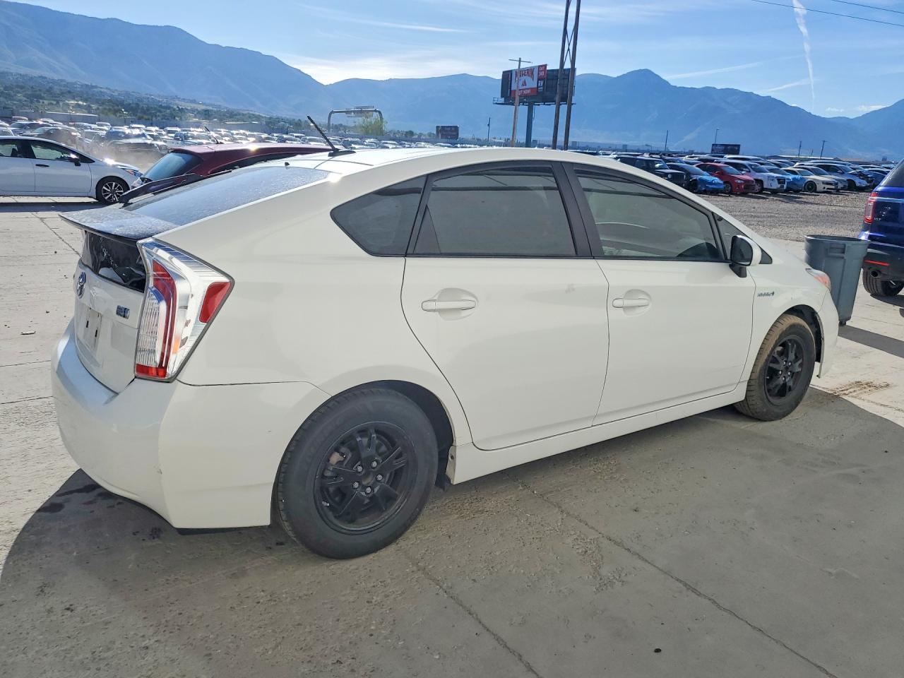 2015 TOYOTA PRIUS — фото 3