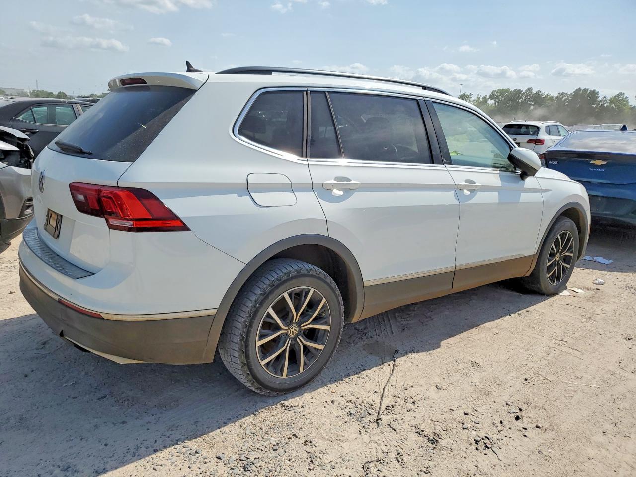 2021 VOLKSWAGEN TIGUAN — фото 3