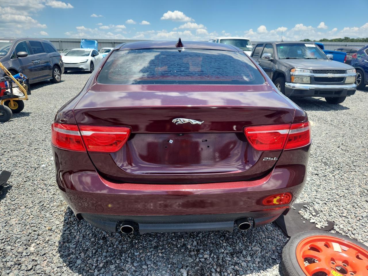2017 JAGUAR XE — фото 6