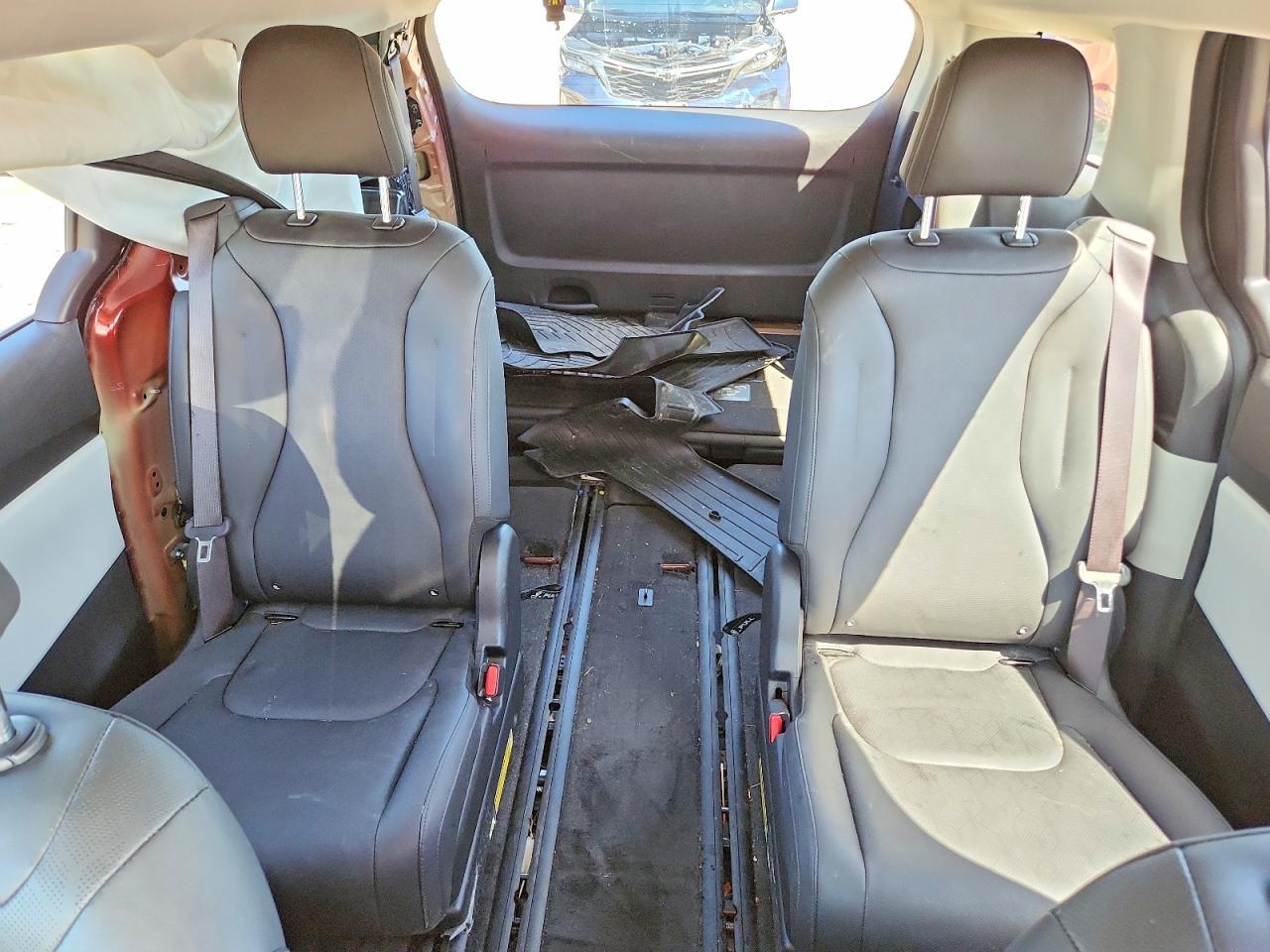 2024 KIA CARNIVAL — фото 10