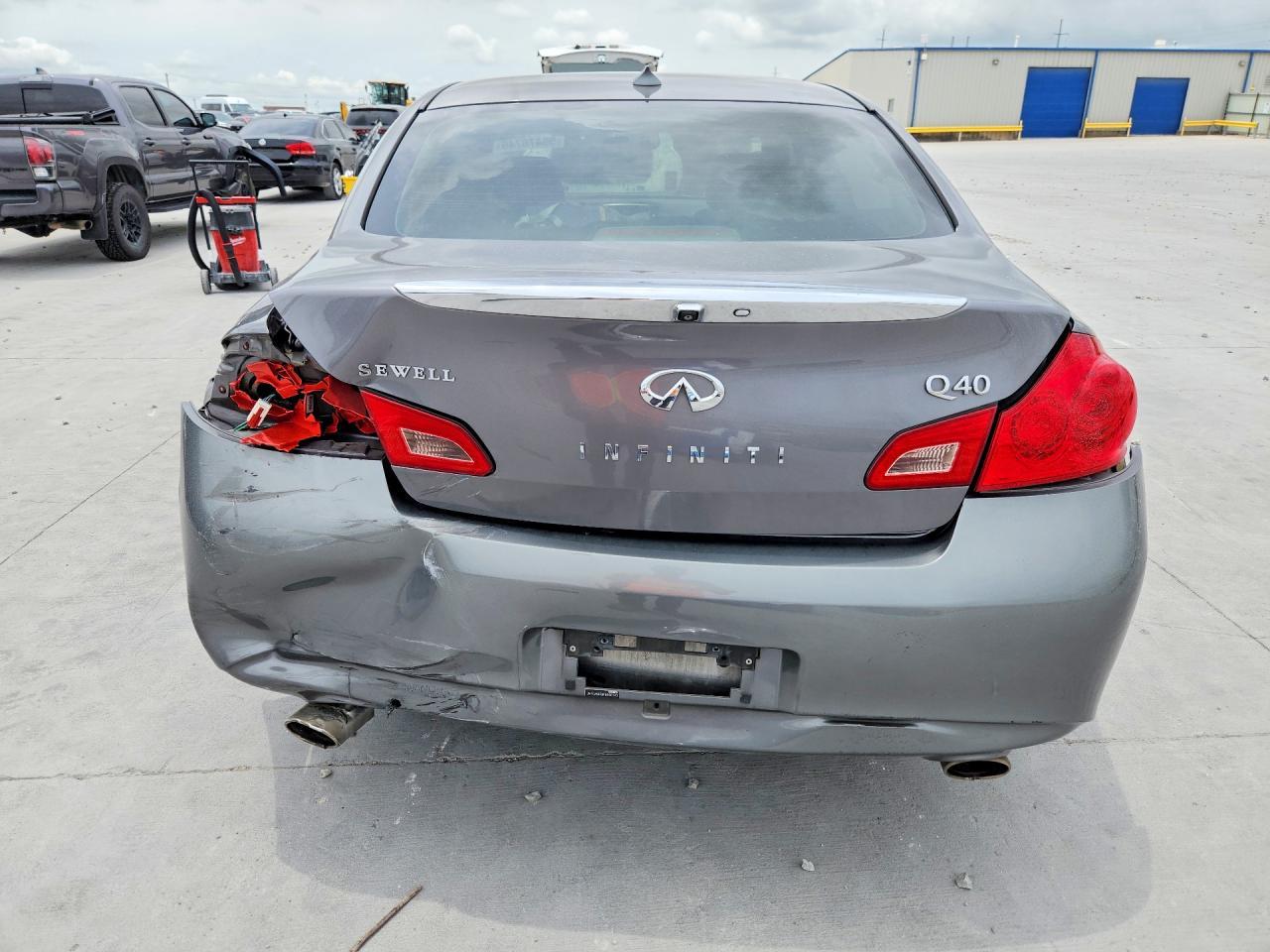 2015 INFINITI Q40 — фото 6