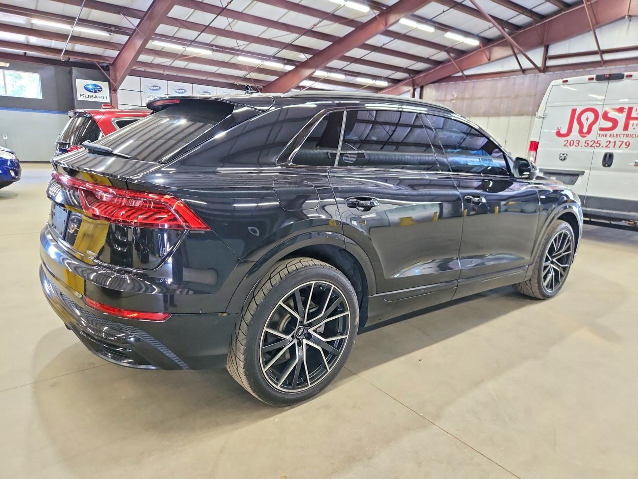 2019 AUDI Q8 — фото 3