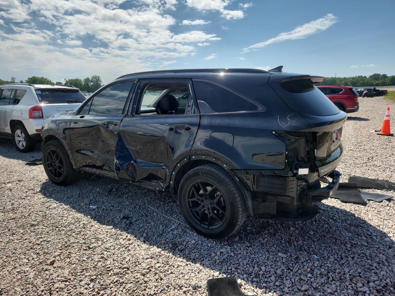 2023 KIA SORENTO — фото 2