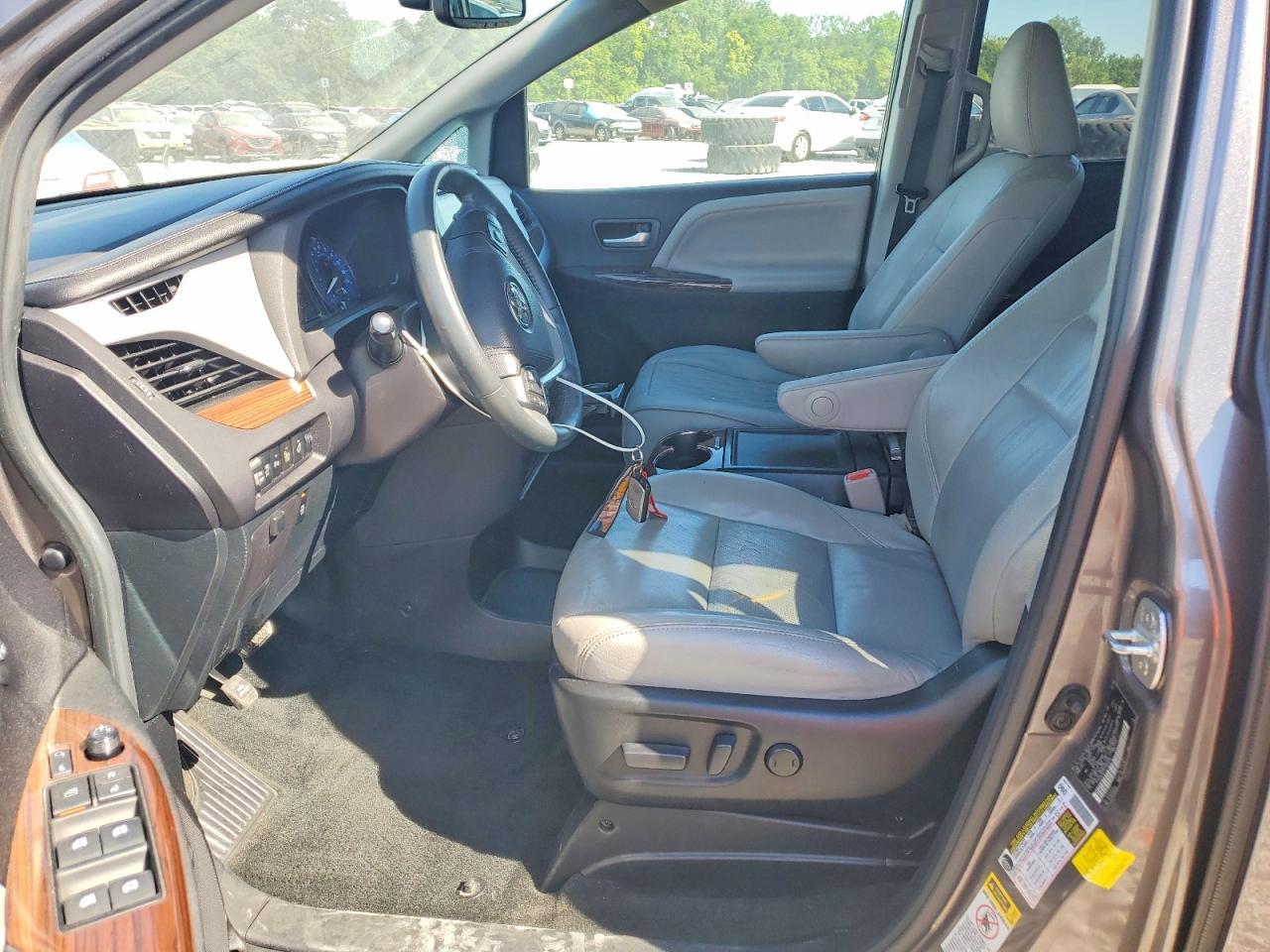 2015 TOYOTA SIENNA — фото 7