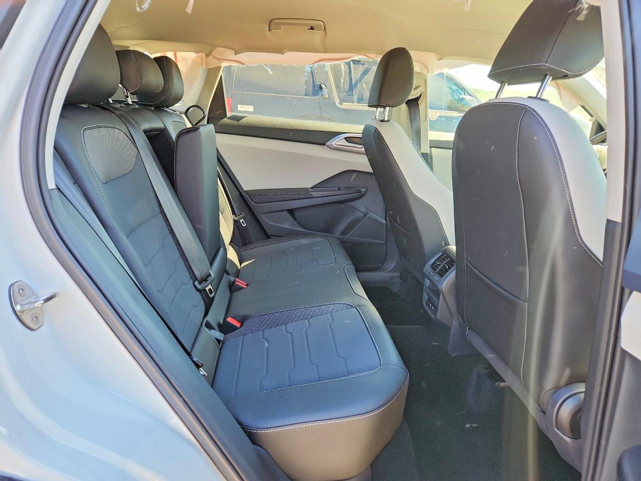 VOLKSWAGEN TAOS