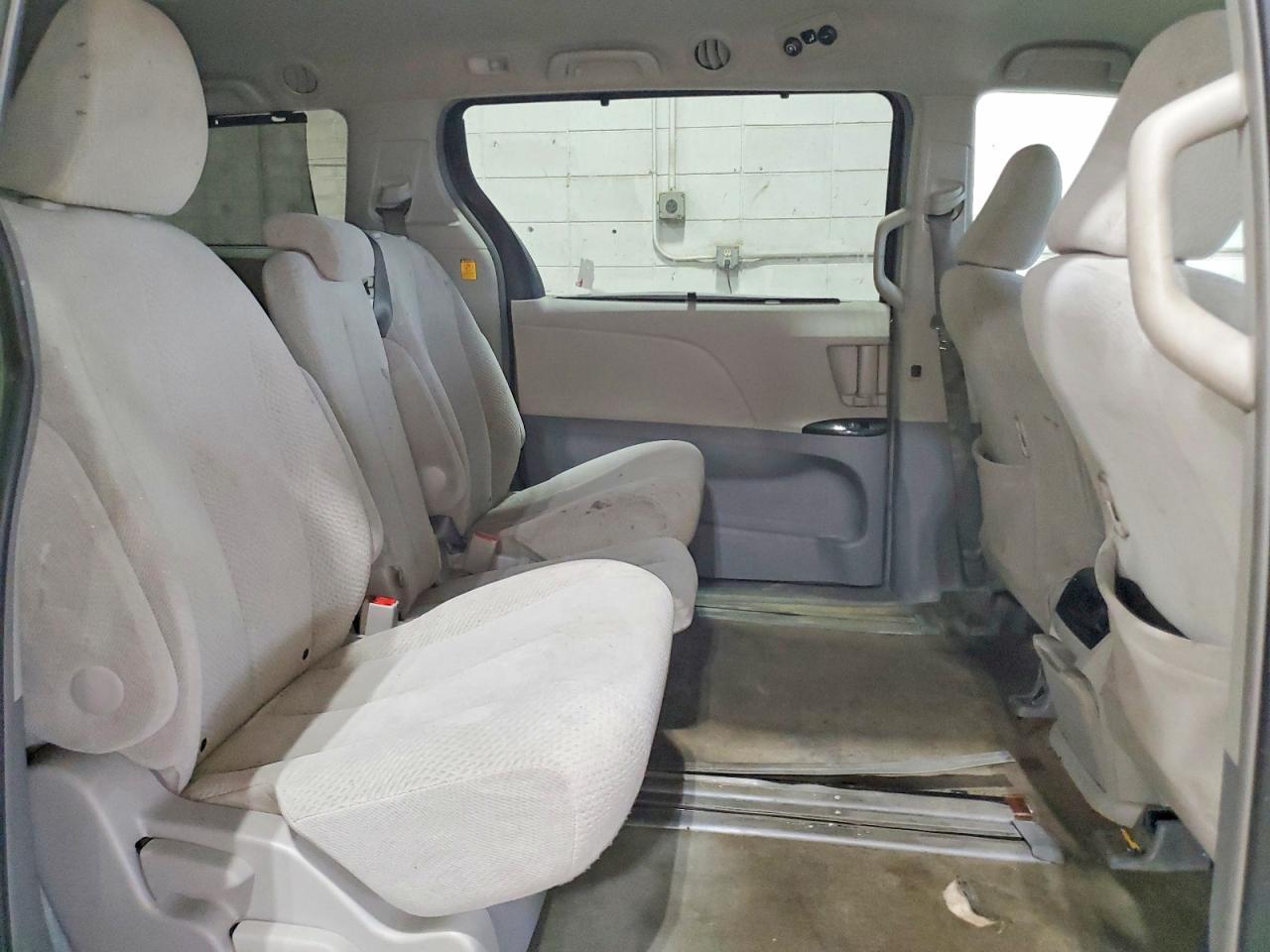 2012 TOYOTA SIENNA — фото 11