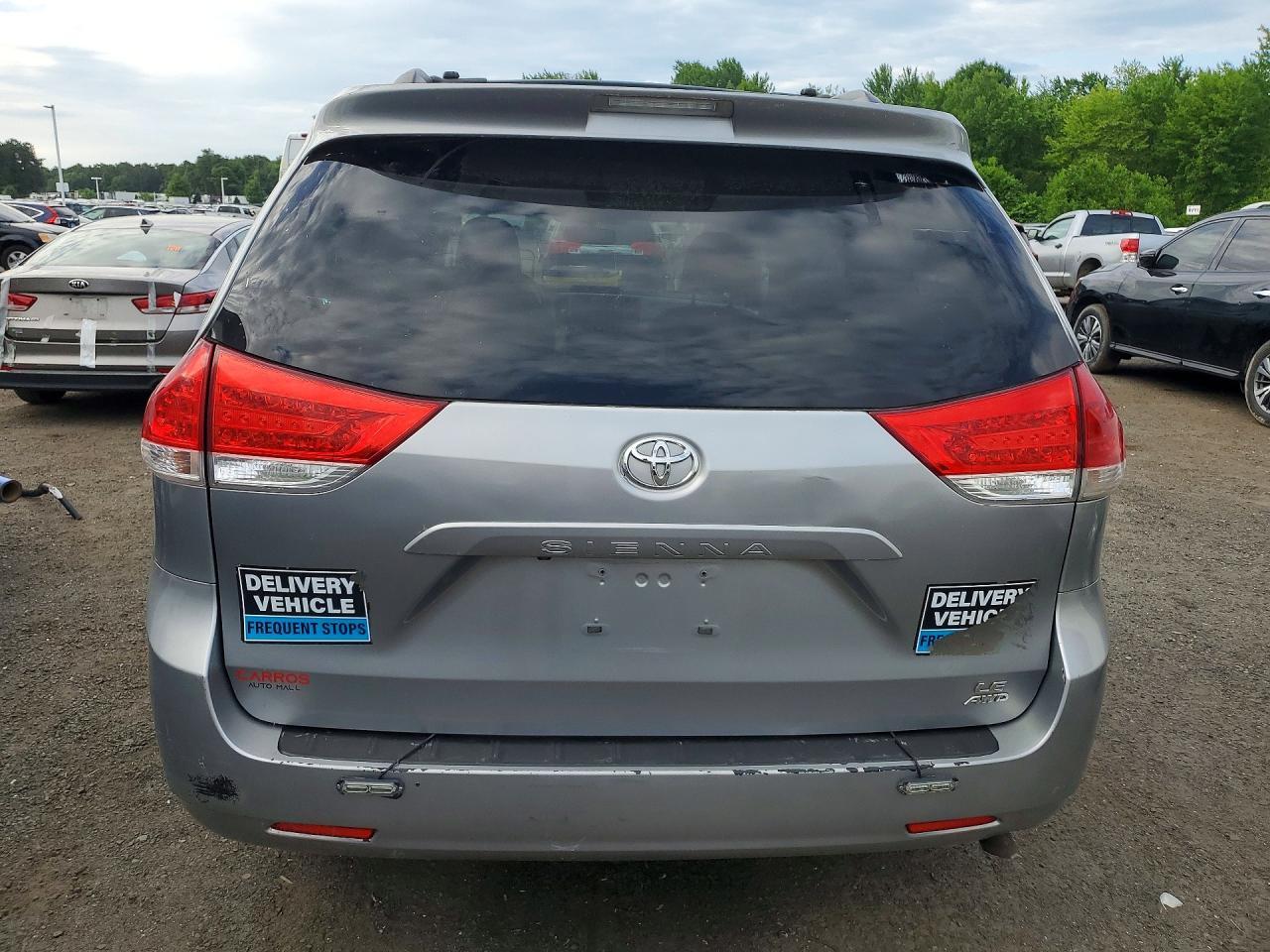 TOYOTA SIENNA