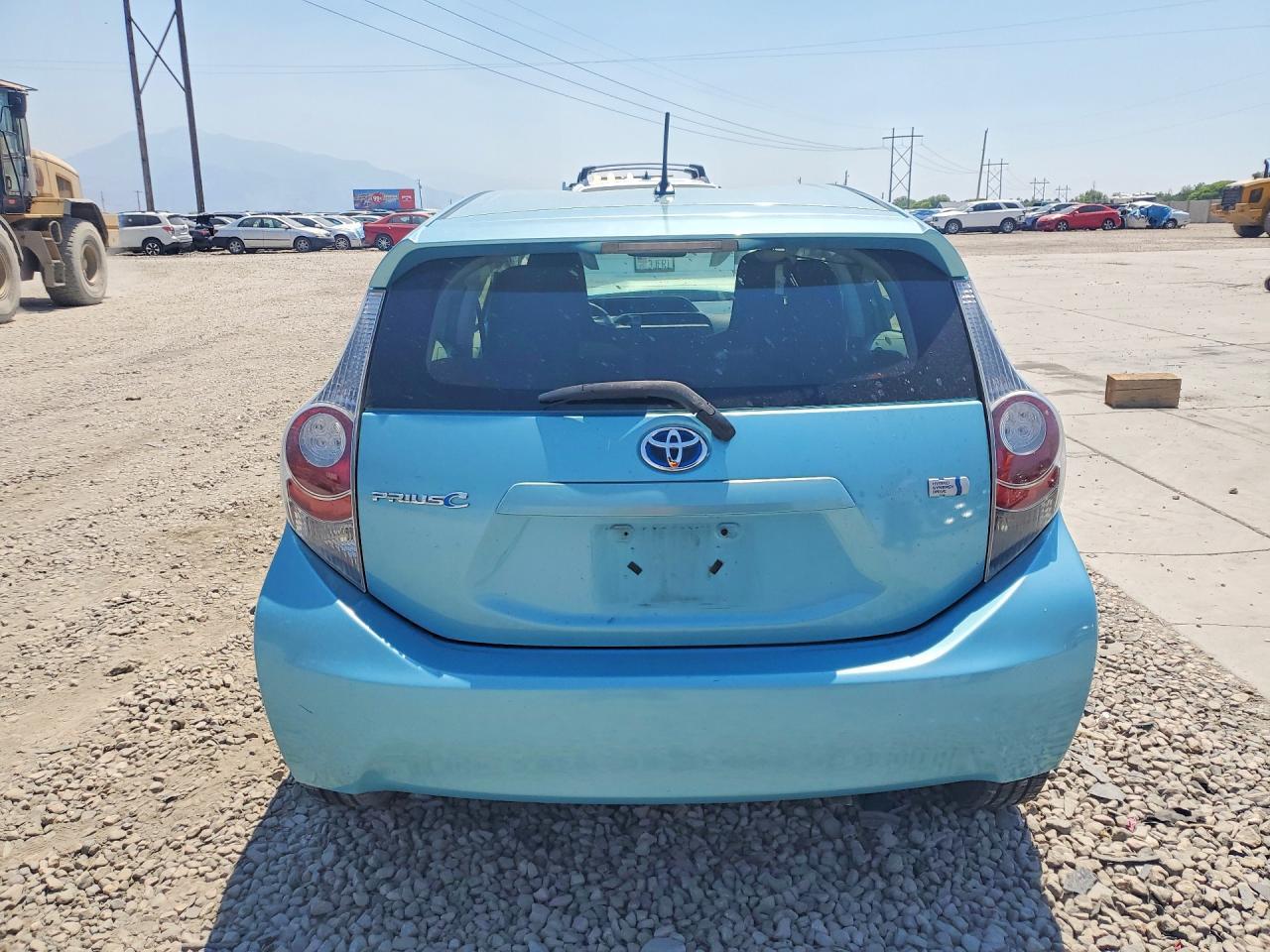 2013 TOYOTA PRIUS C — фото 6