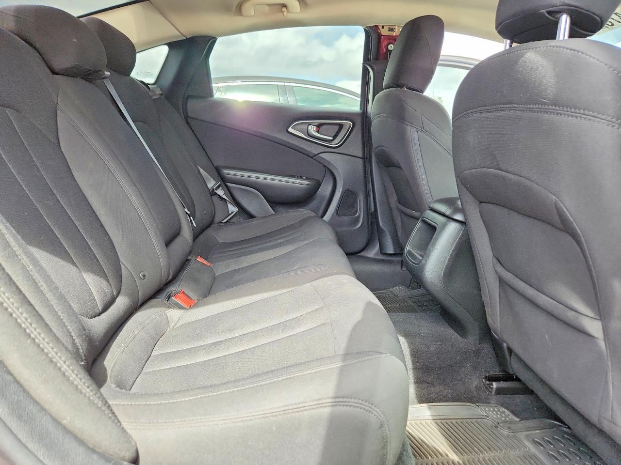 2015 CHRYSLER 200 — фото 10