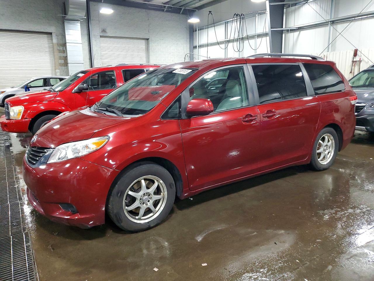 2011 TOYOTA SIENNA — фото 1