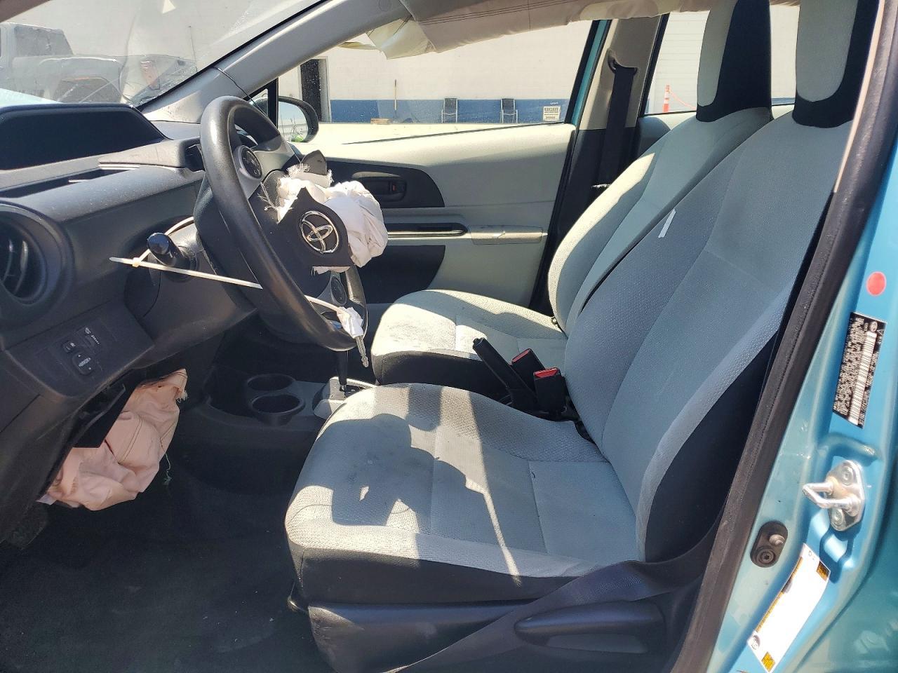 2013 TOYOTA PRIUS C — фото 7