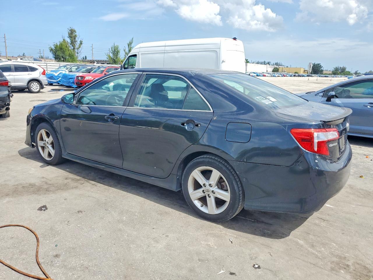 TOYOTA CAMRY