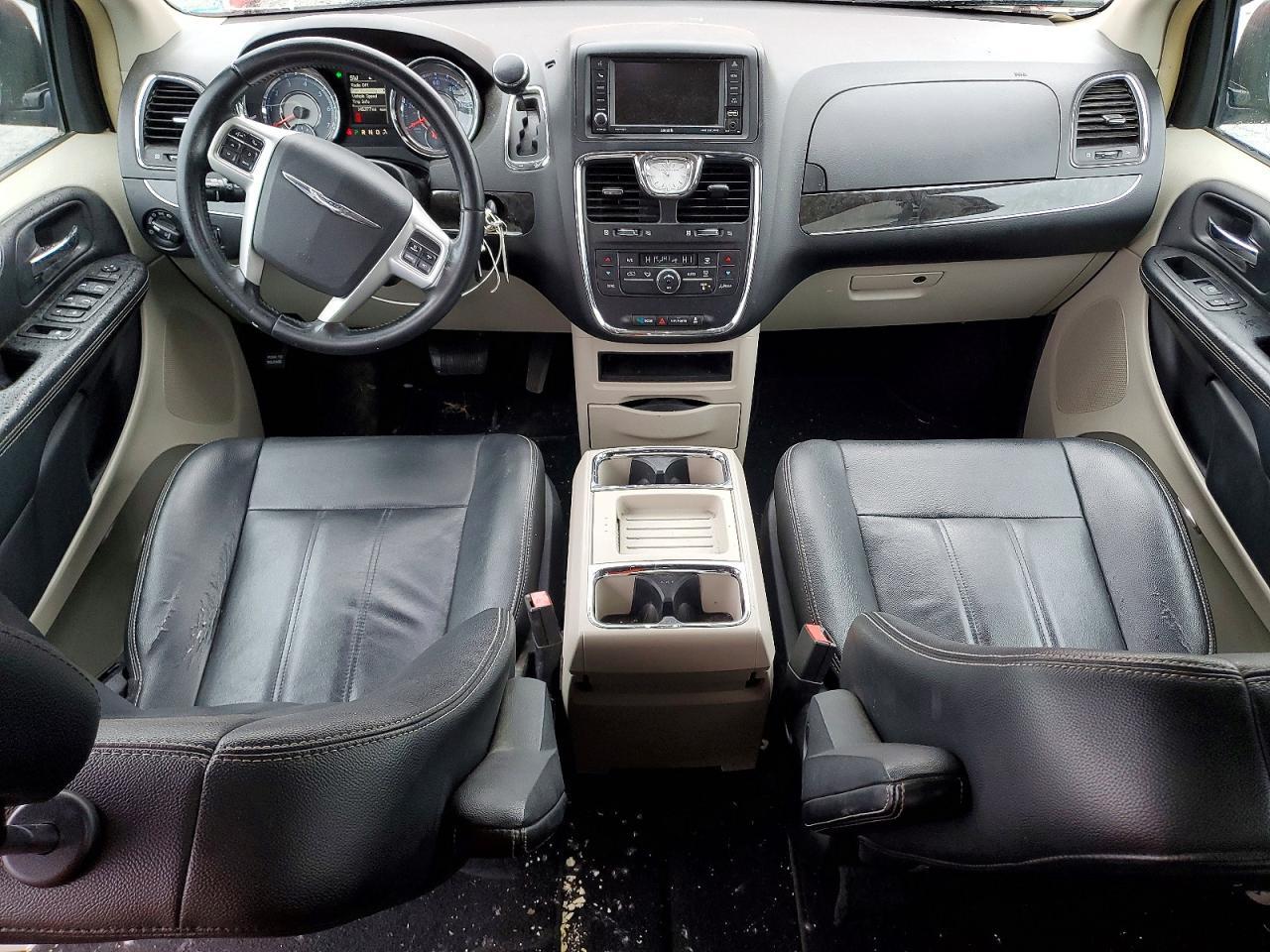 2016 CHRYSLER TOWN & COUNTRY — фото 8