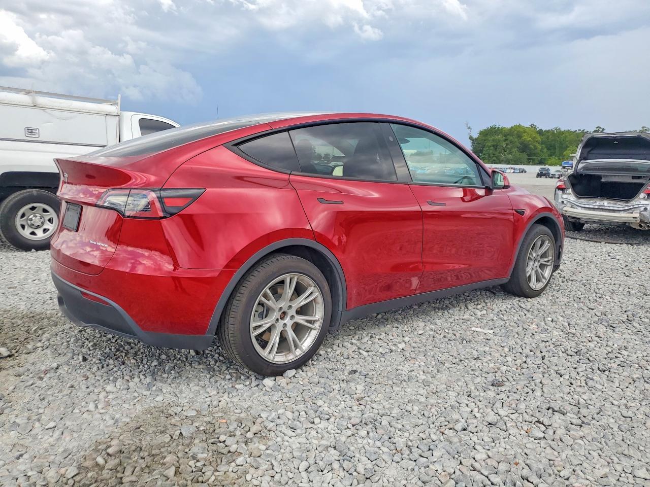 2024 TESLA MODEL Y — фото 3