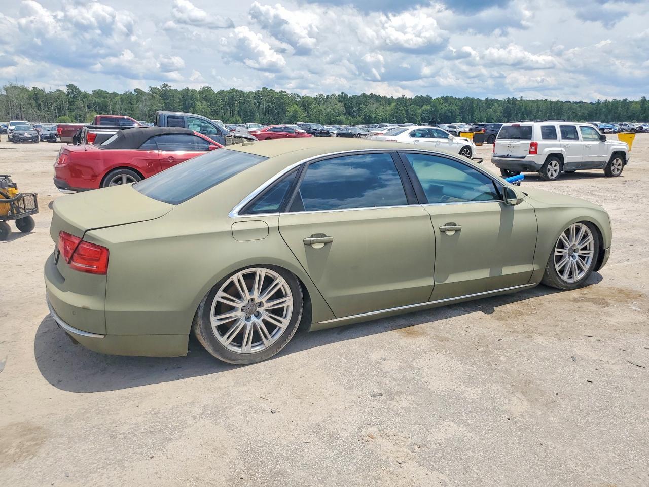 2011 AUDI A8 — фото 3