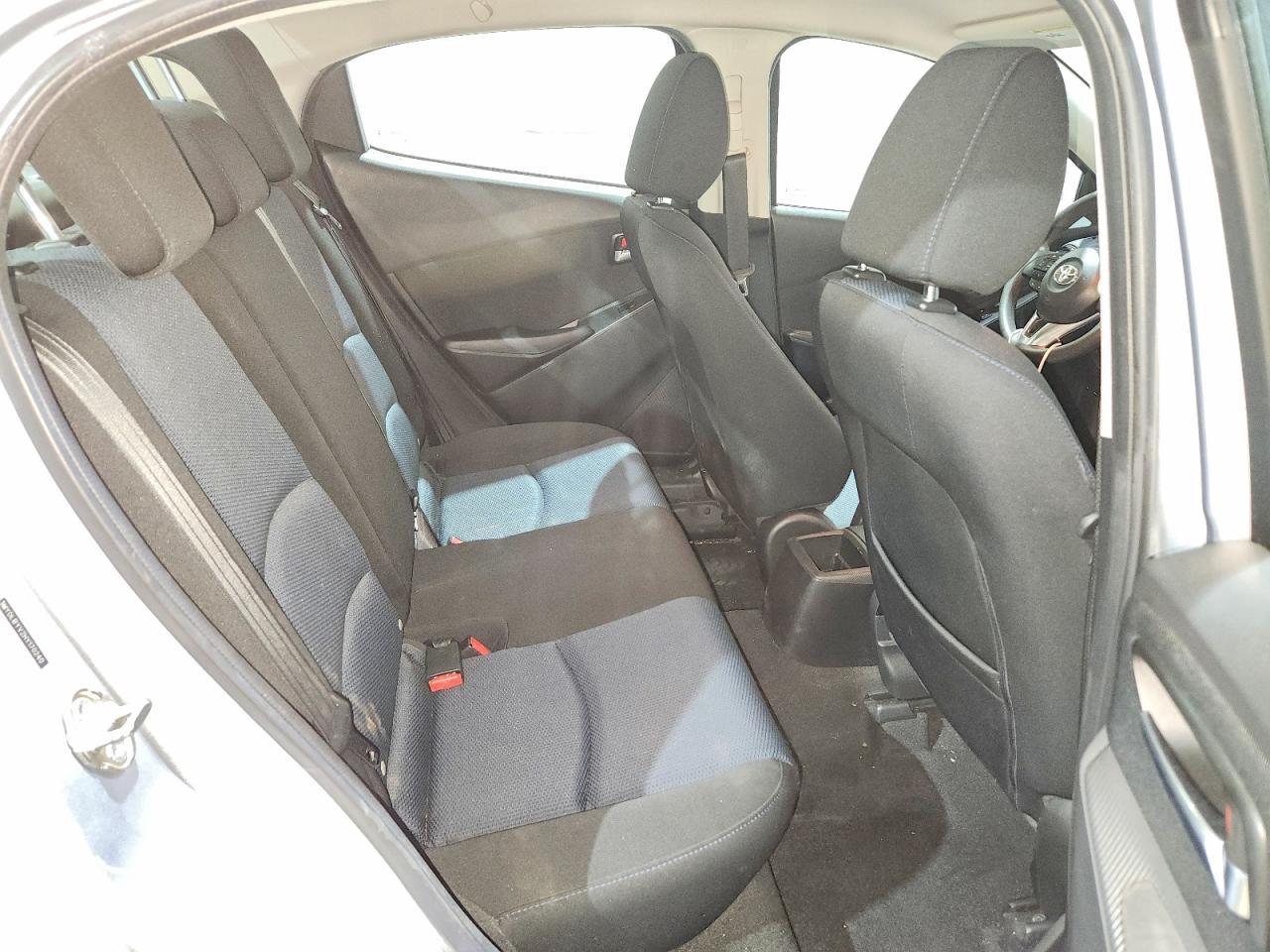 2017 TOYOTA YARIS — фото 10