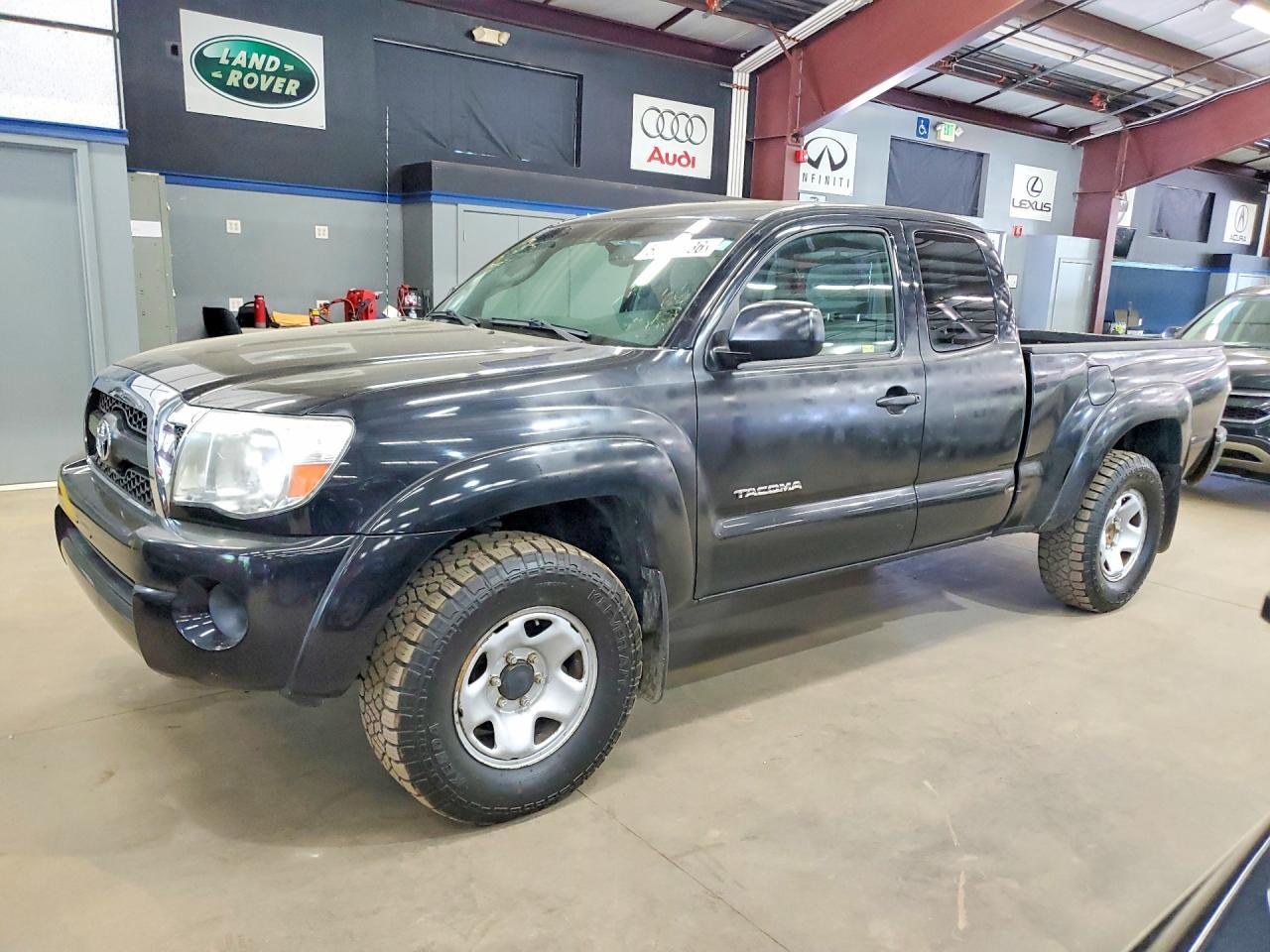2011 TOYOTA TACOMA — фото 1