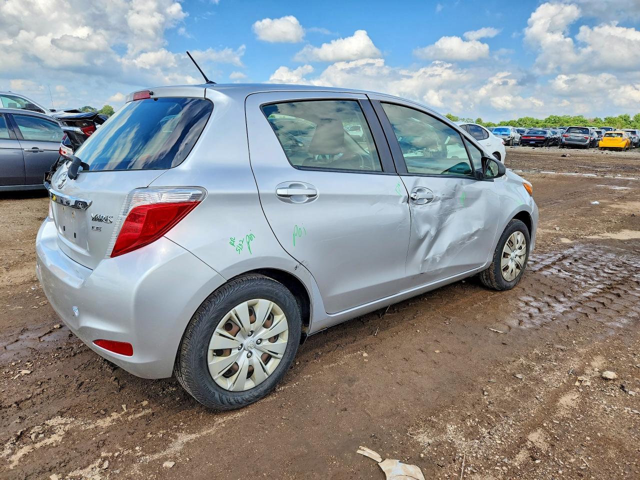 2012 TOYOTA YARIS — фото 3