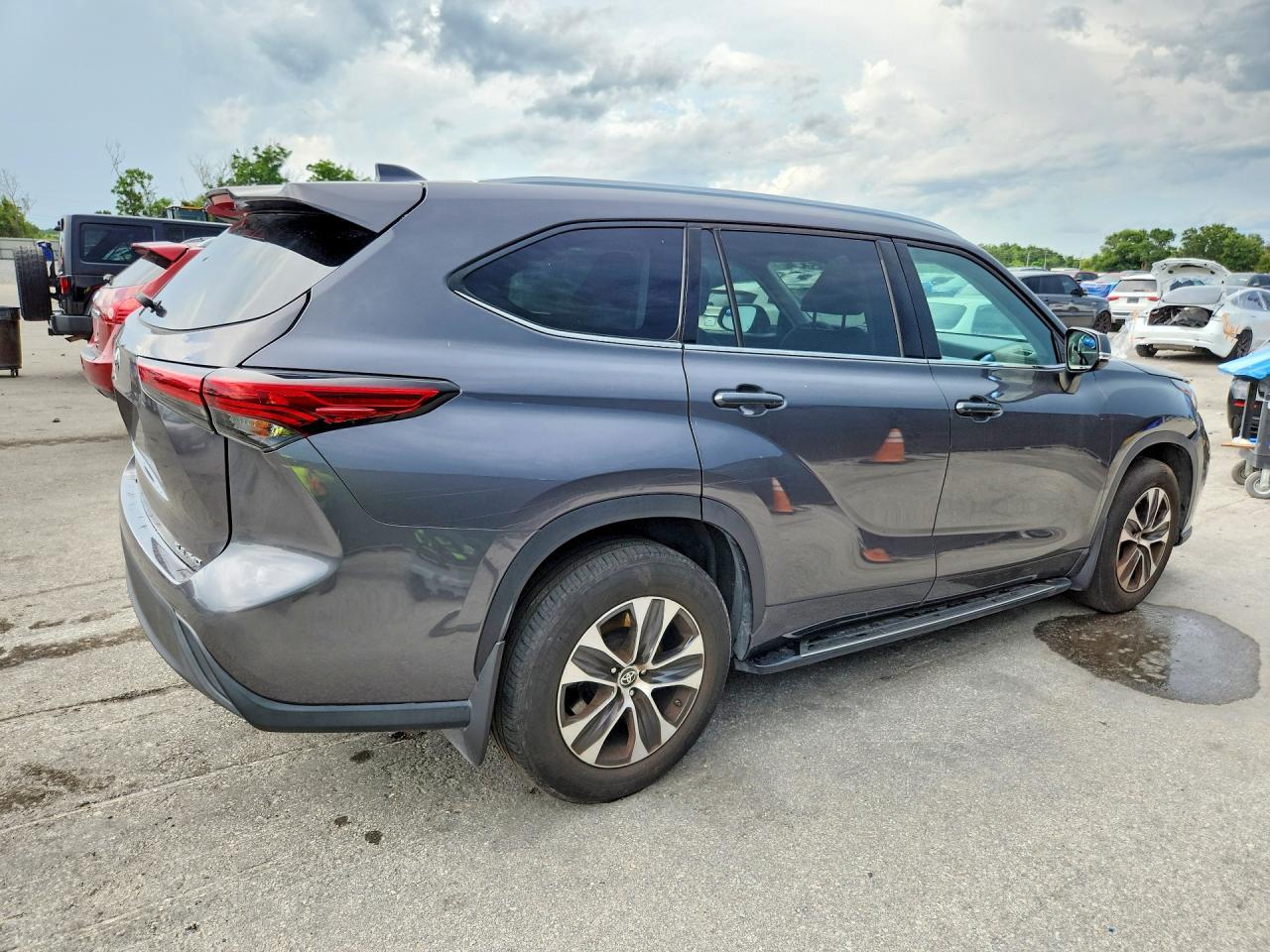 2021 TOYOTA HIGHLANDER — фото 3