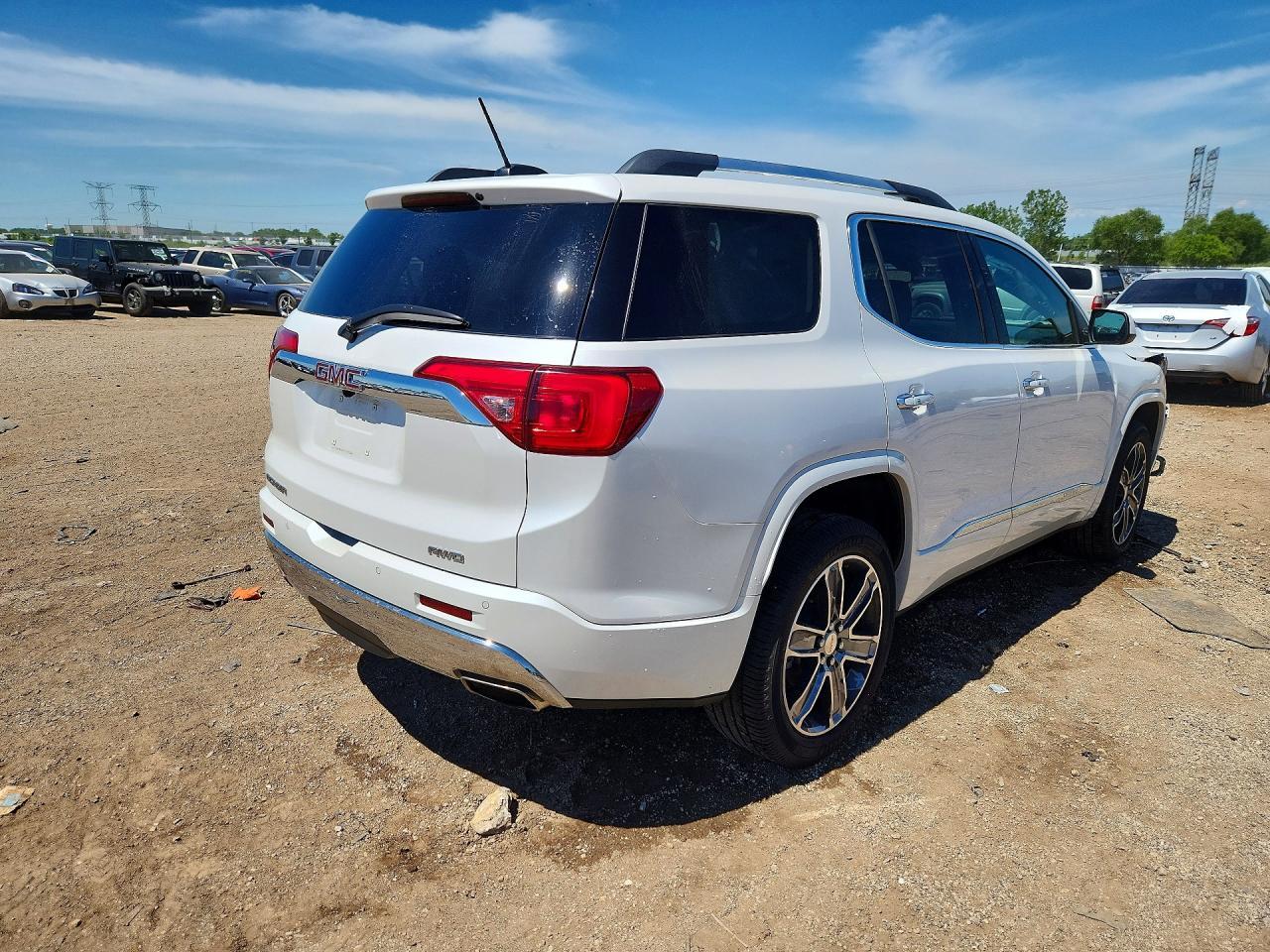 2019 GMC ACADIA — фото 3